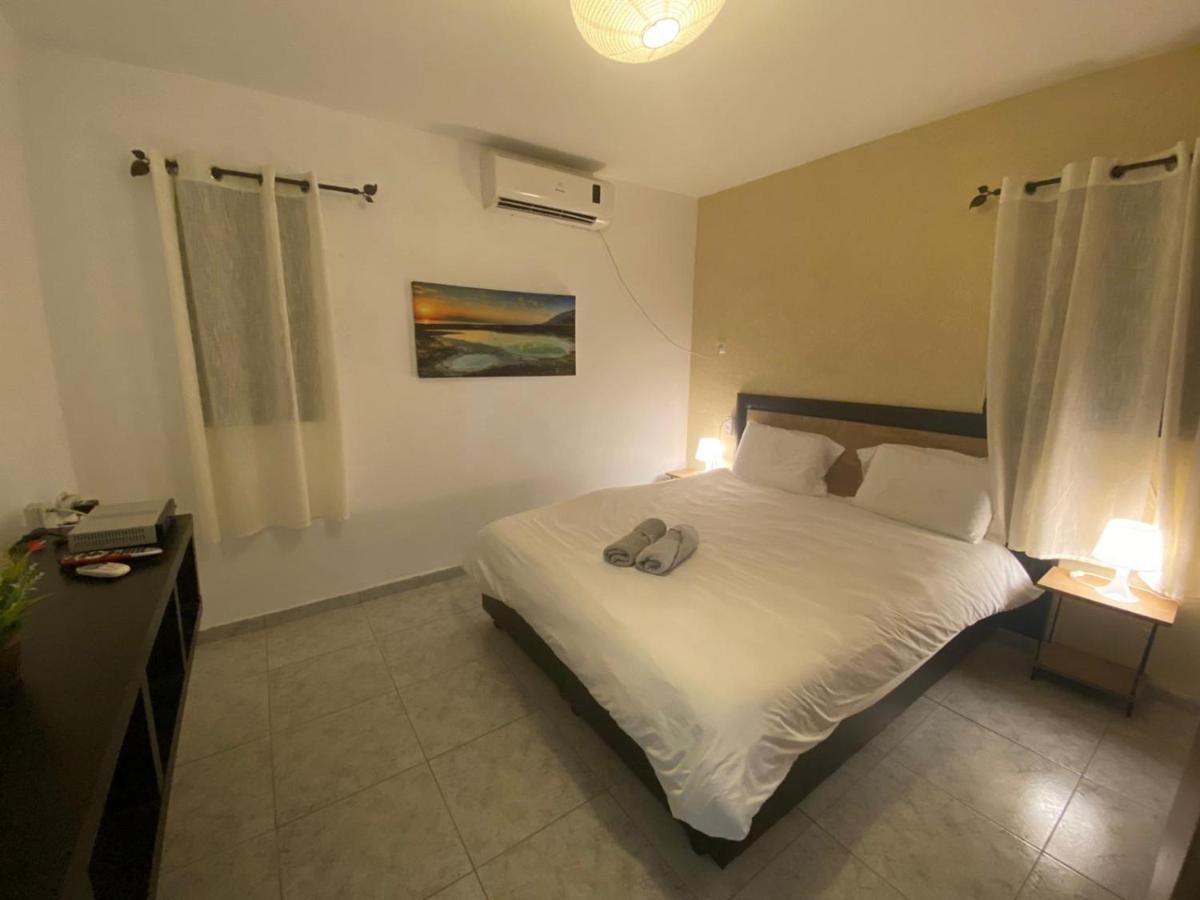 Adi Apartment Арад Екстериор снимка