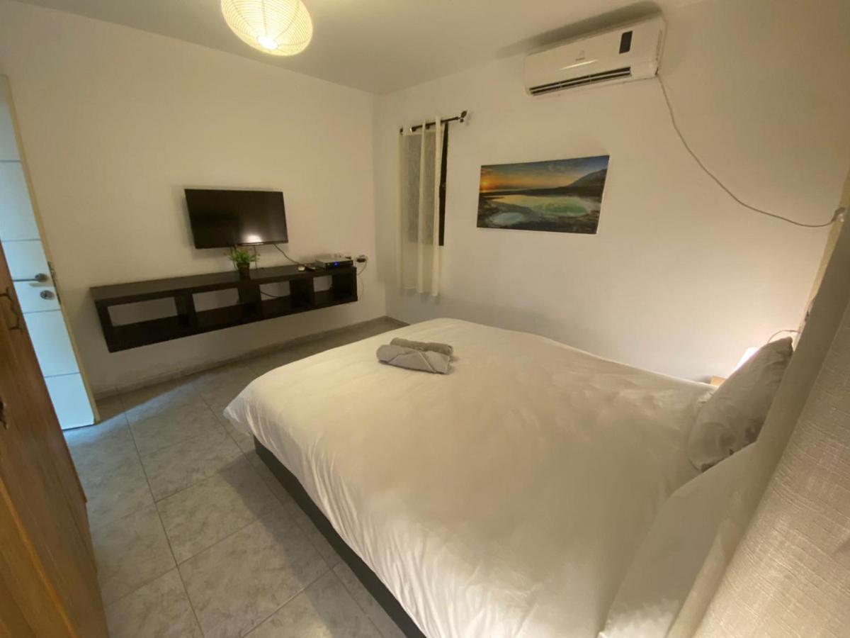 Adi Apartment Арад Екстериор снимка