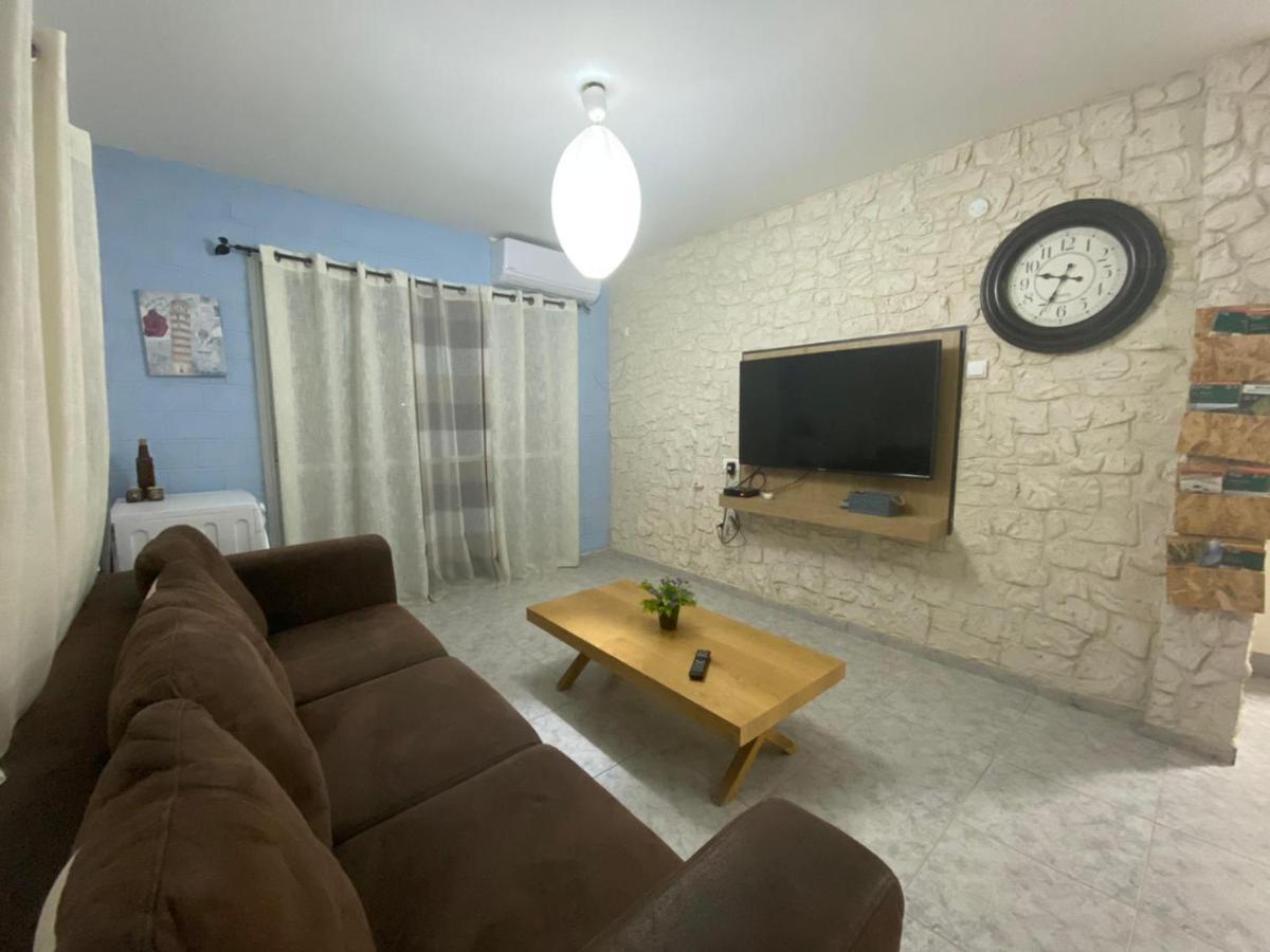 Adi Apartment Арад Екстериор снимка