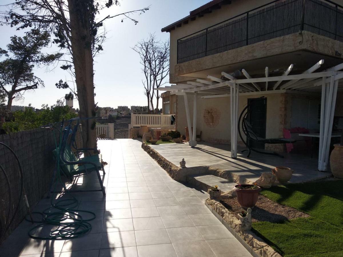 Adi Apartment Арад Екстериор снимка